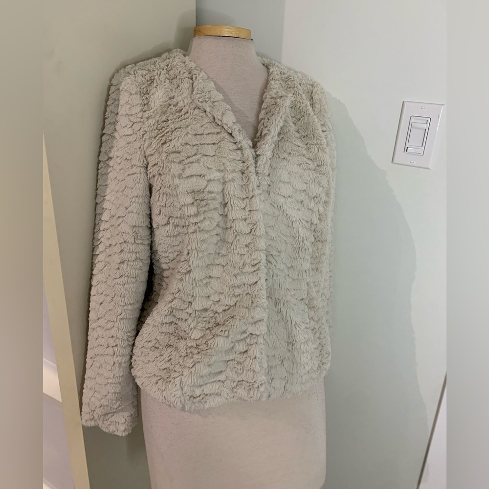 White fuzzy coat S